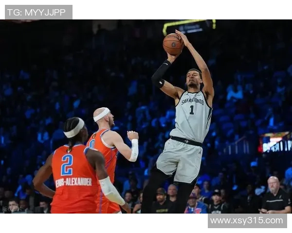 至少缺一周！布克因臀部伤势将继续缺席！此前打马刺中途退场！